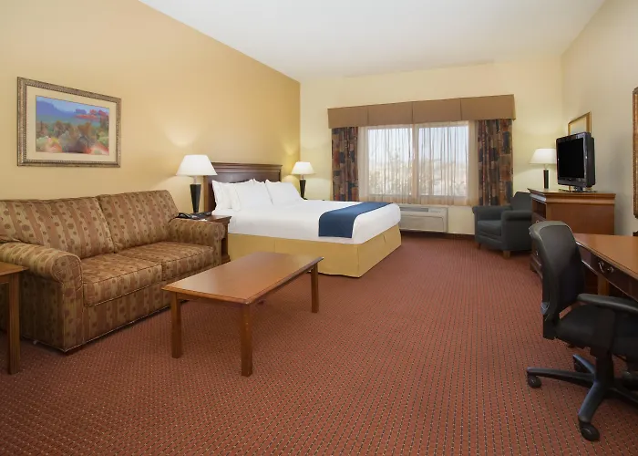 Top Old Strip Vegas Hotels for Retro Allure