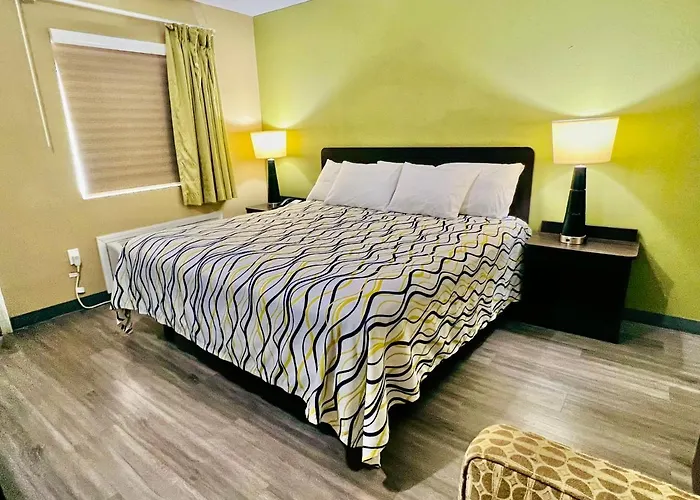 Top Hotels Near Miami Airport Offering Free Parking